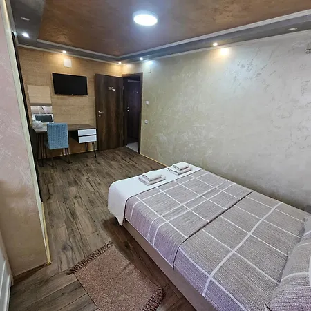 Prenoociste Simke 3* スボティツァ