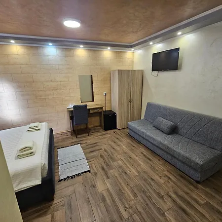 Prenoociste Simke 3* スボティツァ